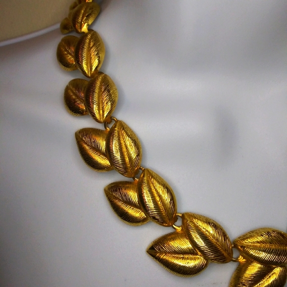 Vintage Gold Etched Double Leaf Necklace - Picture 2 of 7